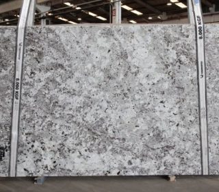 ALASKA WHITE LEATHERED 3cm 119" x 77"