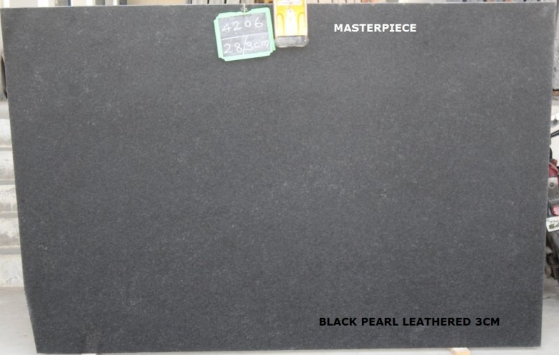 BLACK PEARL LEATHERED 3cm 133" x 78"