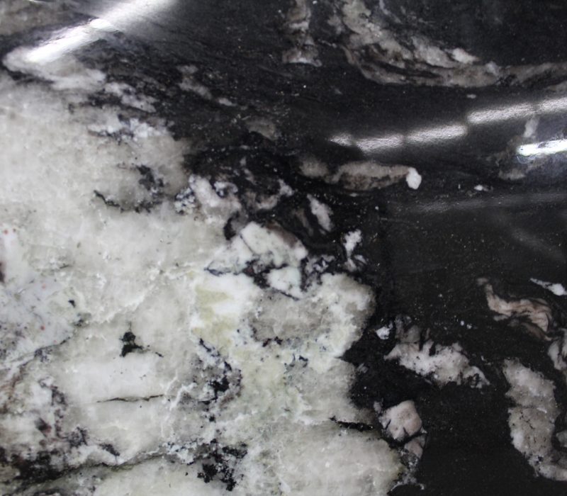 TITANIUM 3cm 123" x 68"